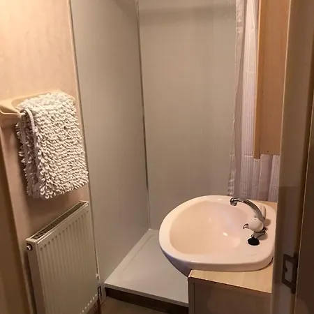 The Fox Inn, Roxby, Static Caravan